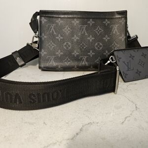 Louis Vuitton Black Monogram Womens/Men's Wearable Wallet Bag With Attached Card